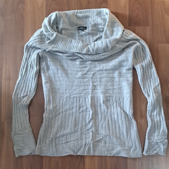 le chateau Sweaters - Le Chateau Light Gray Cowl Neck Sweater. Preppy. Cozy. Y2k.